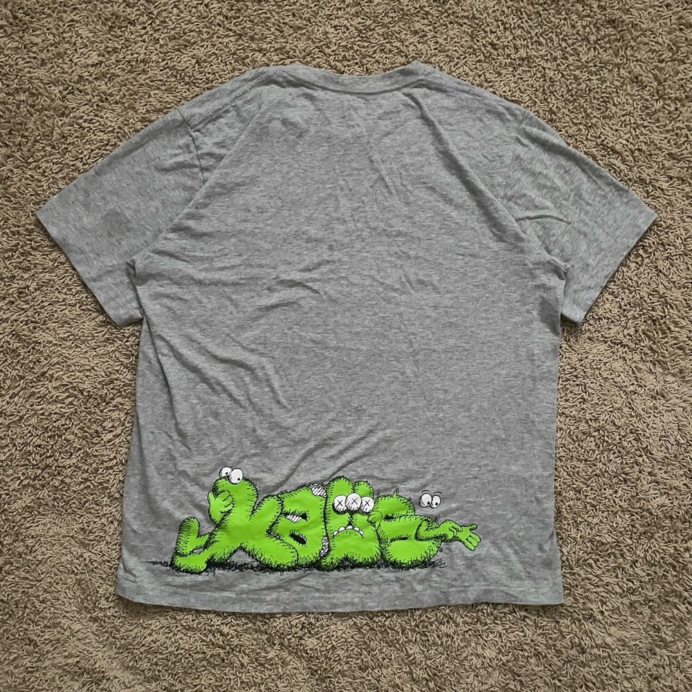 KAWS x Uniqlo UT Gray Graphic Tee Men's Size Large - Picture 2 of 4